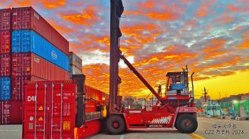 《火烧云》 方志秋 厦门集装箱码头集团海天分公司.jpg